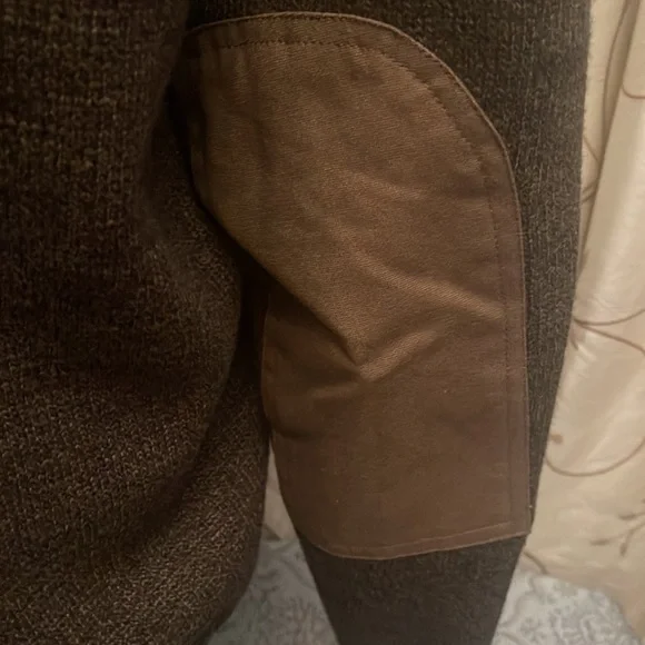 Viyella mens Button Down Sweater. NWOT